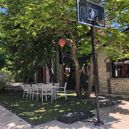 Le Rouge & Blanc Bed and Breakfast Saint-Maurice-le-Vieil Εξωτερικό φωτογραφία